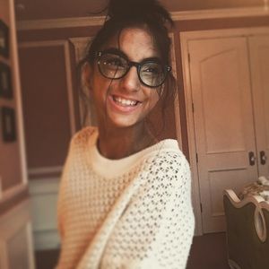 Meet your Posher, Alexis